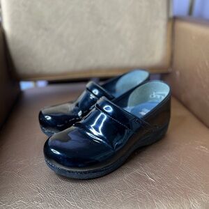 USED DANSKO PATENT LEATHER SLIP RESISTANCE SHOES